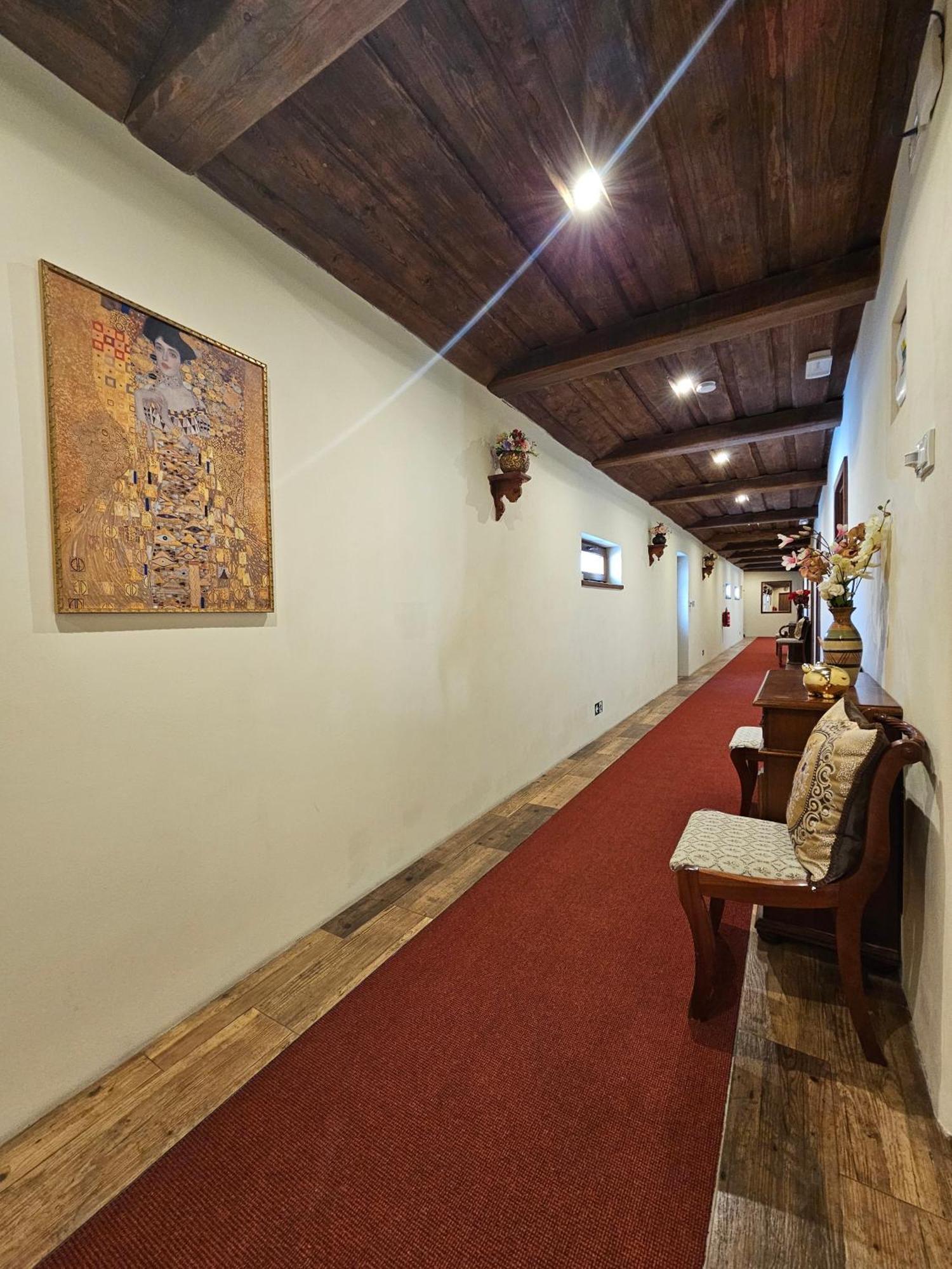 Hotel Galerie Роуднице-над-Лабем Экстерьер фото